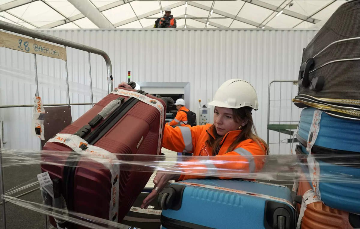 Paris main airport unveils new baggage handling system ahead of the 2024 Olympics, ET TravelWorld